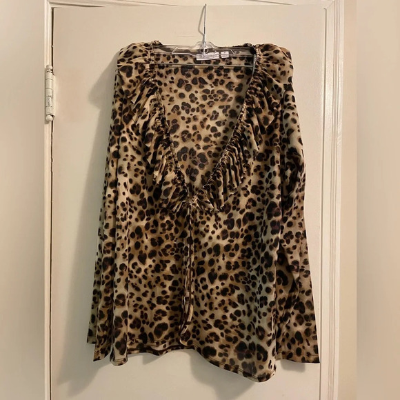 Susan Graver Sweaters - Susan Graver Leopard Print Ruffle Deep V Neck Long Sleeve Size Medium
